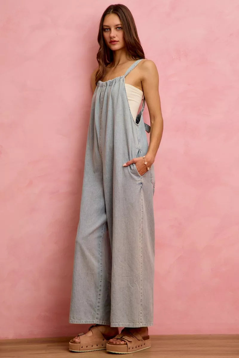 Wide-leg lightweight denim overalls with side pockets