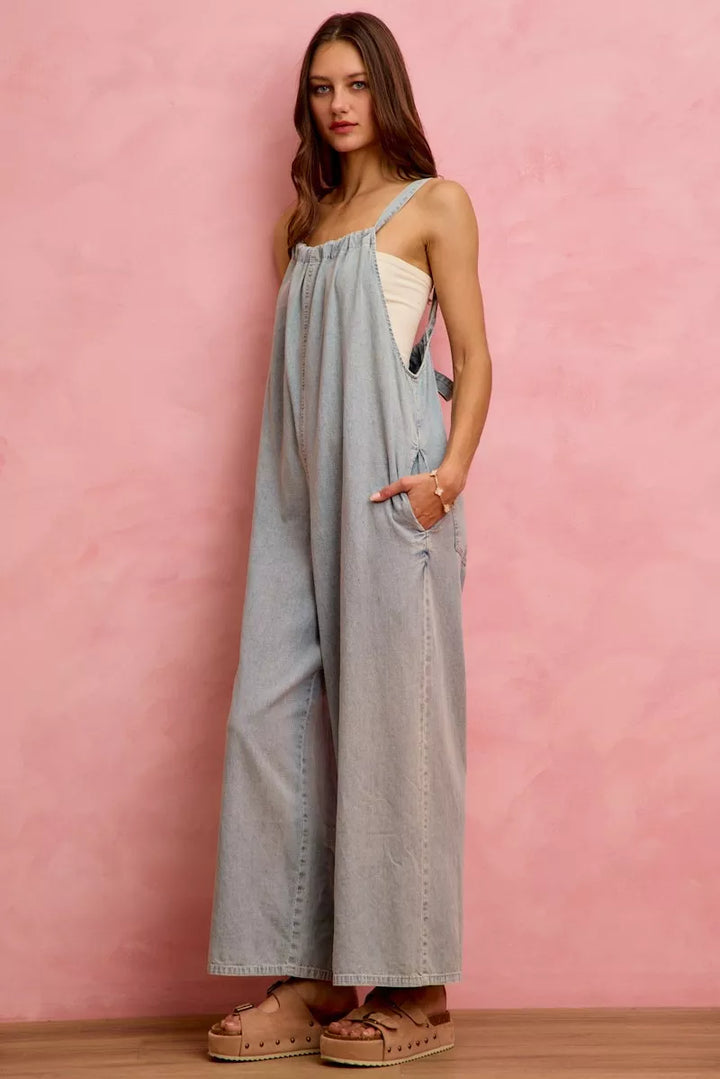 Wide-leg lightweight denim overalls with side pockets