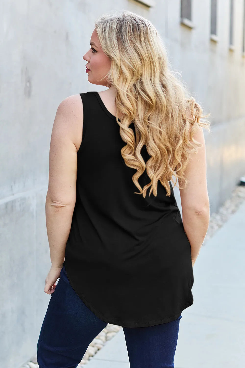 Round neck curved hem rayon tank top