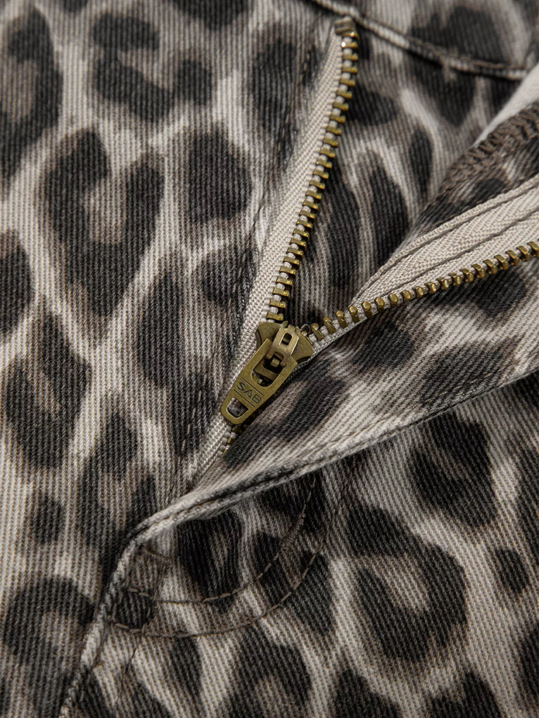 Leopard print straight loose-leg jeans with cuffed hem