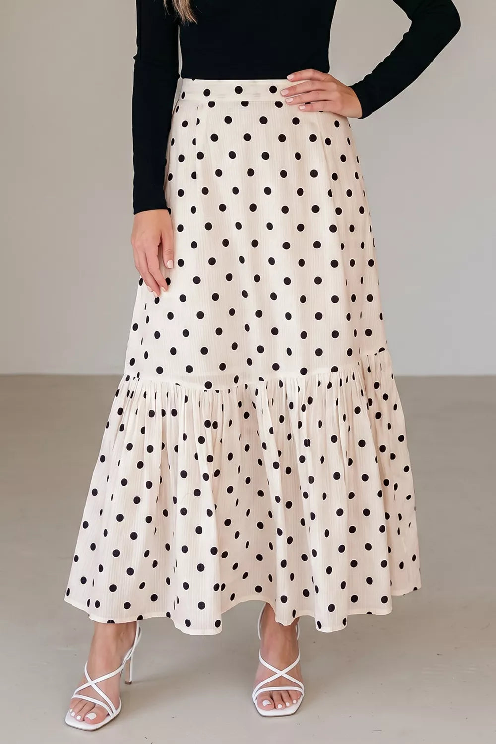Polka dot ruffled maxi skirt with side slit and pockets