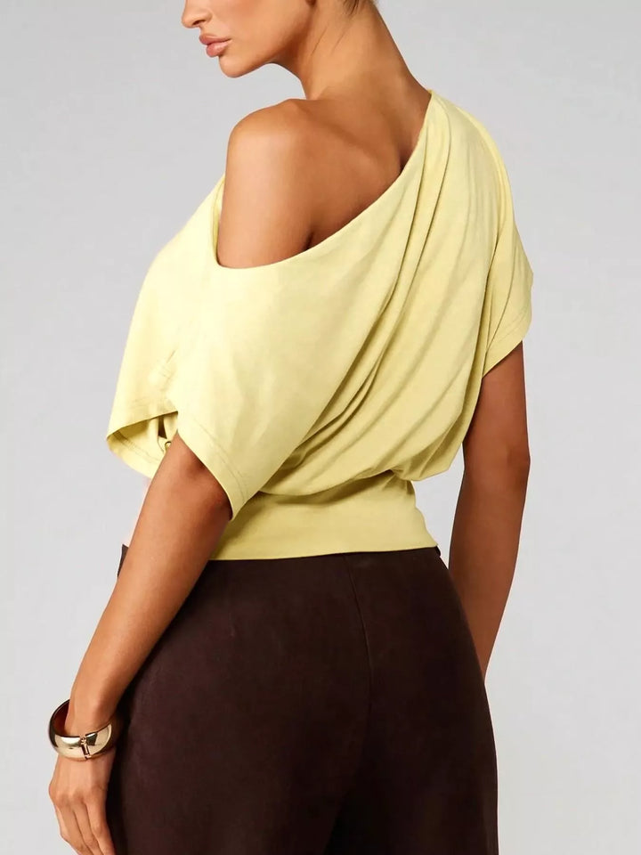 Asymmetric one-shoulder crop top with short sleeve