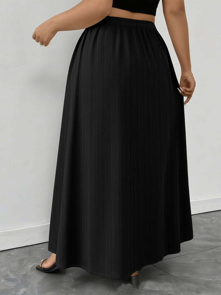 Plus size ruched high-rise maxi skirt with pockets