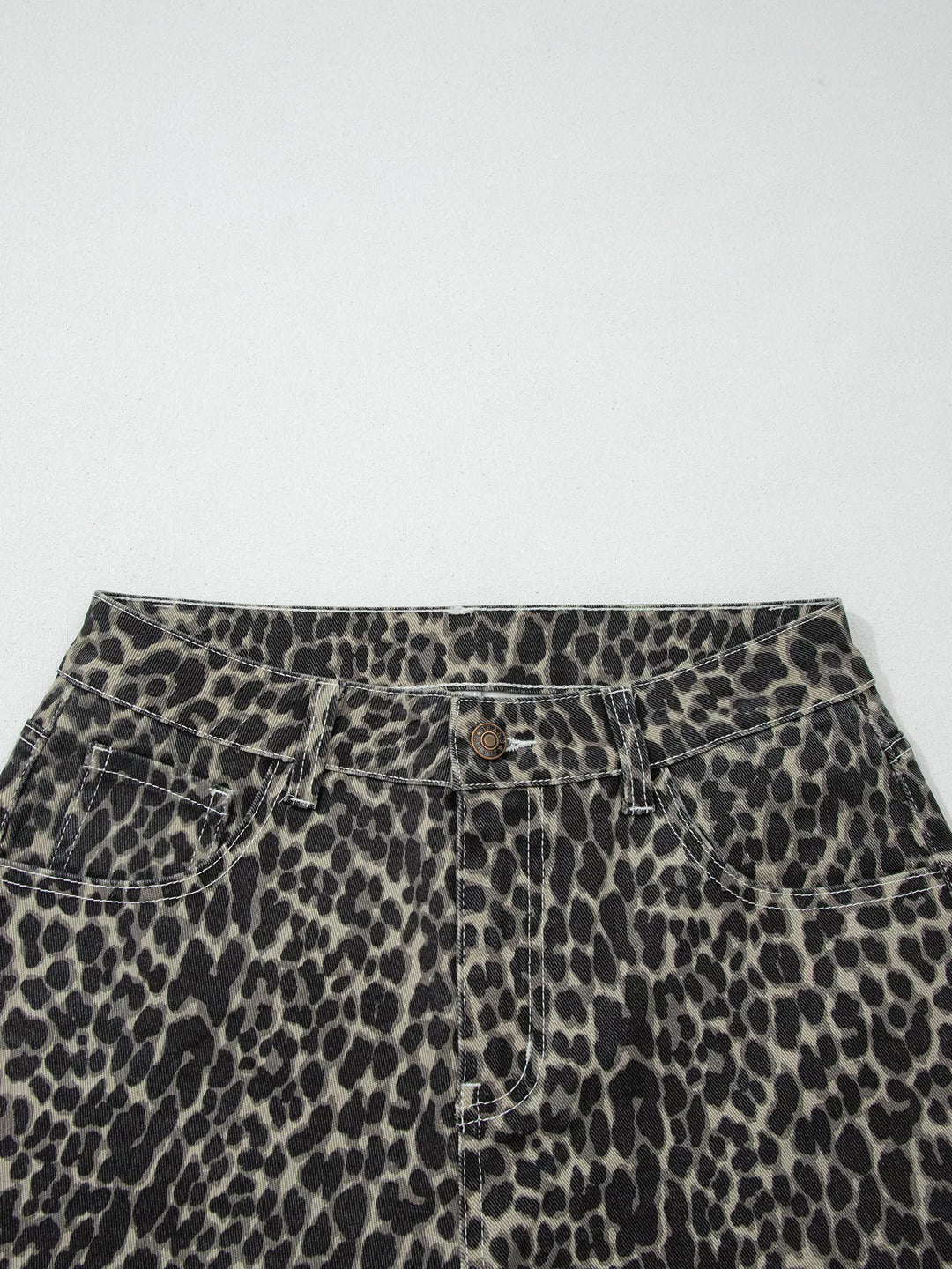 Leopard print high-rise barrel-leg jeans with pockets