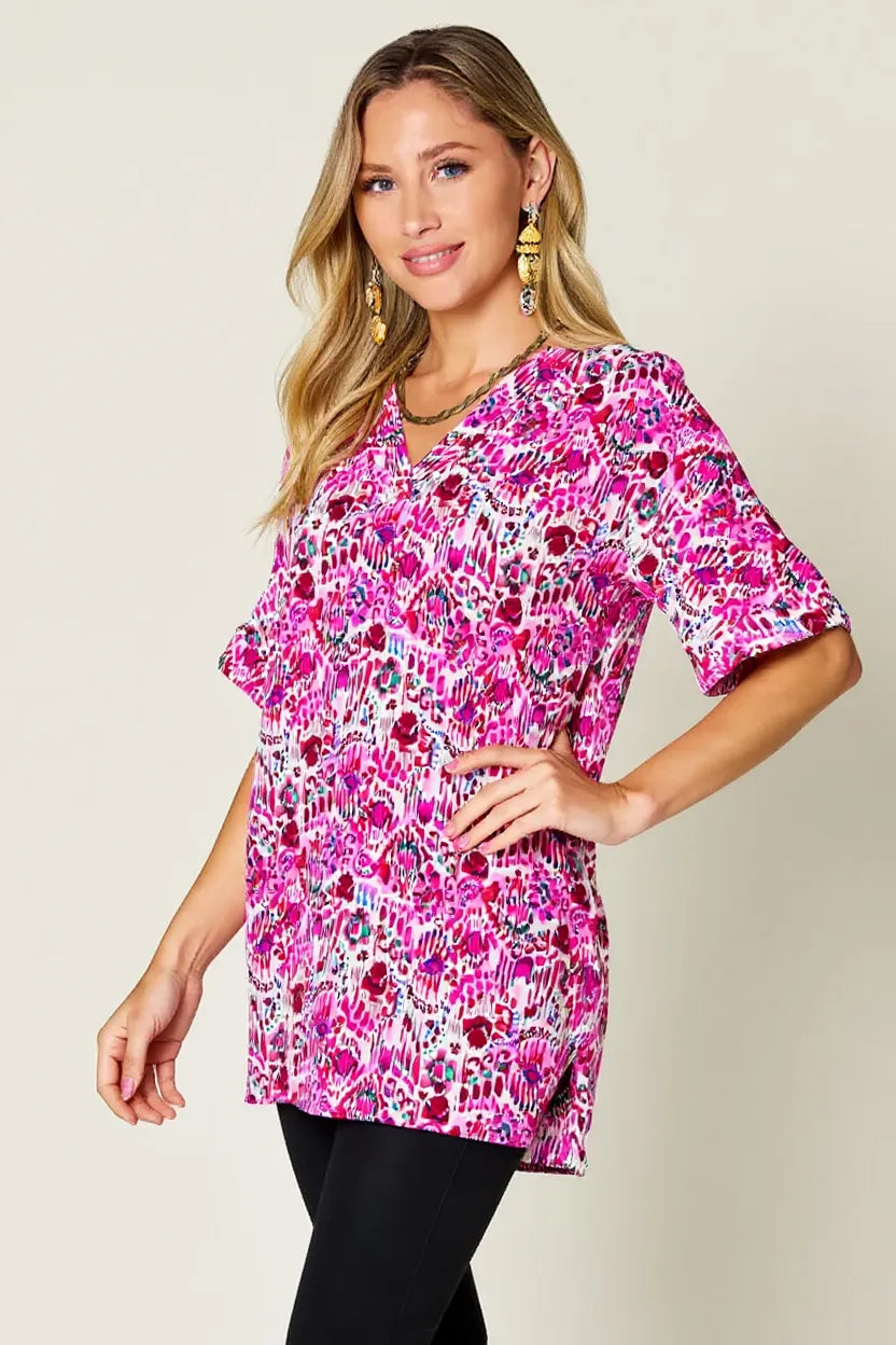 Abstract print V-neck short sleeve tunic blouse