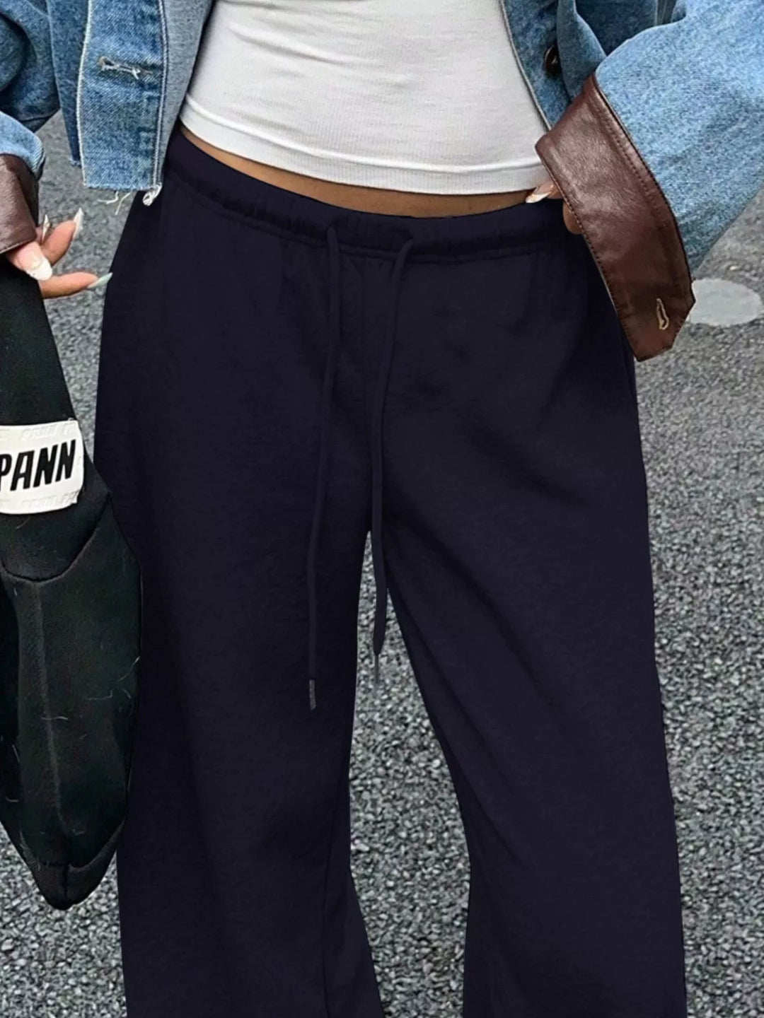 Wide-leg drawstring sweatpants with side pockets