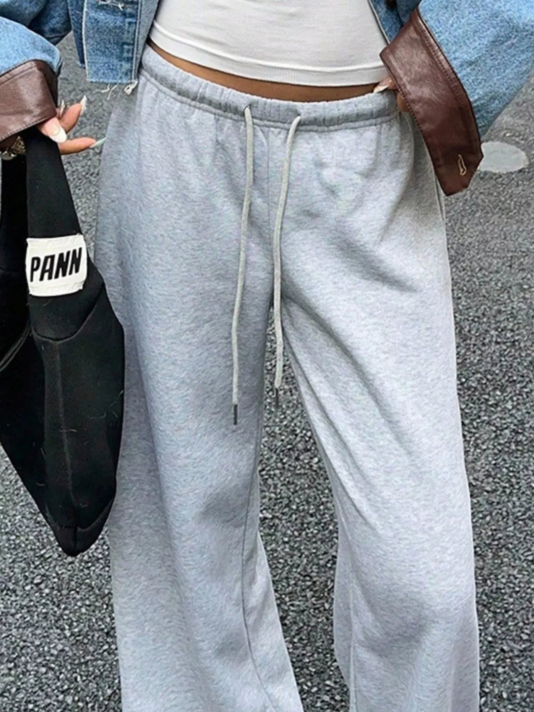 Wide-leg drawstring sweatpants with side pockets