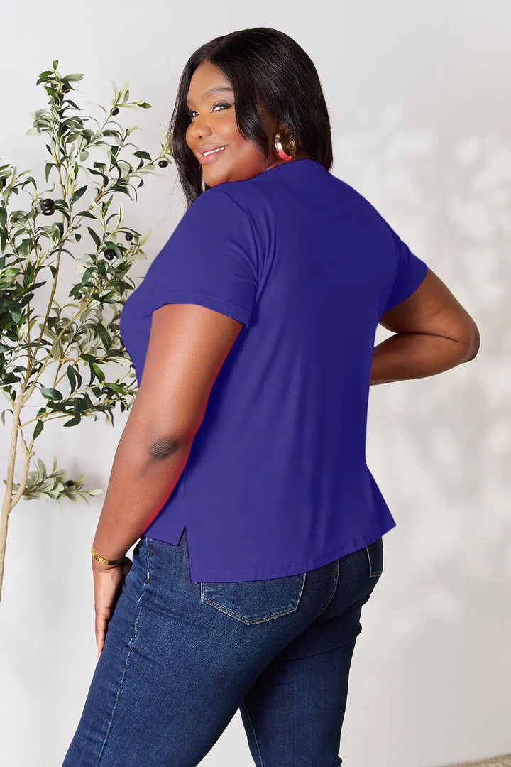 Round neck short sleeve tee with relaxed fit