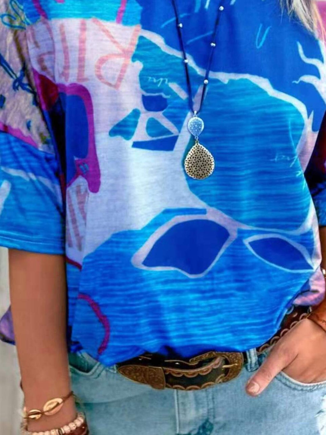 Abstract stripe round-neck short sleeve t-shirt