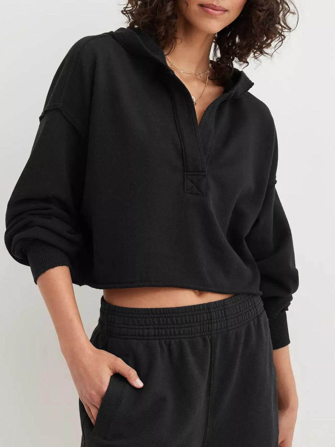 Black Cropped exposed-seam pullover hoodie with split neck