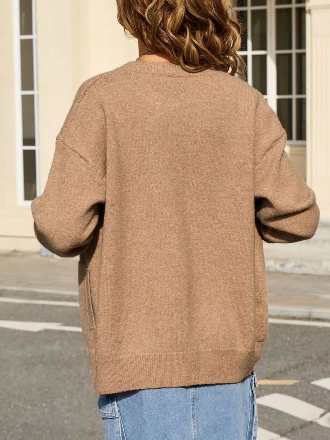 Button-down knit cardigan with front pockets and ribbed trim