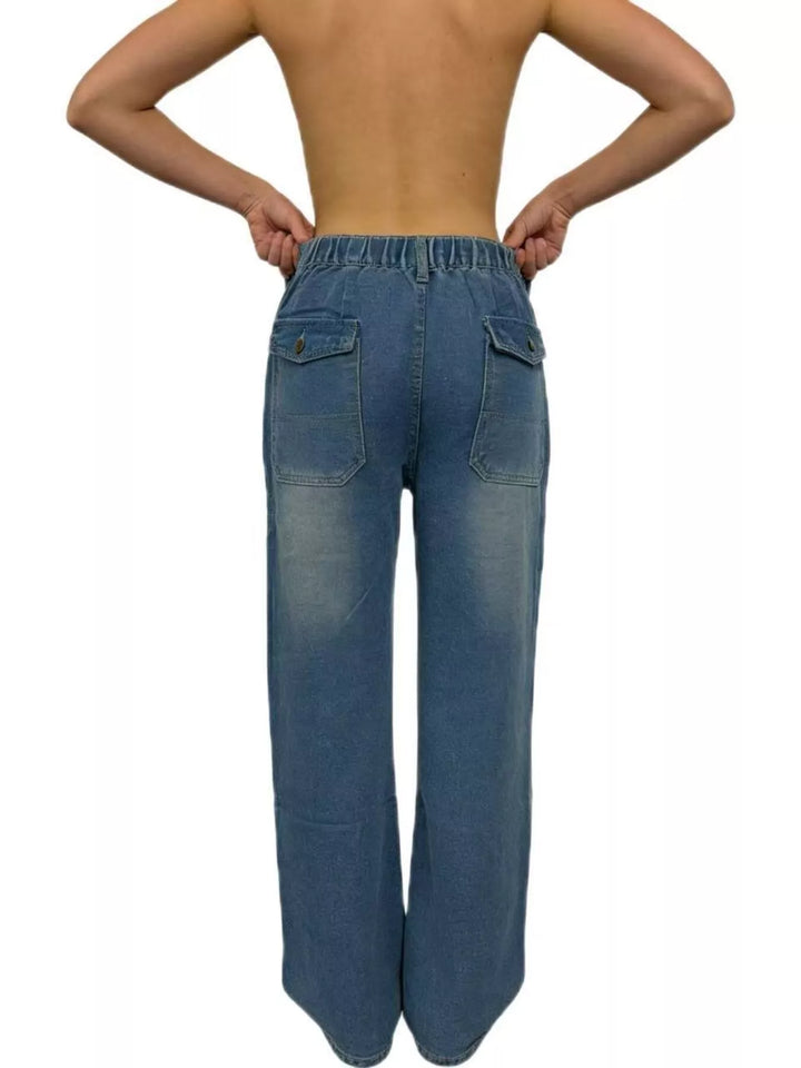 Wide leg jeans with contrast topstitching and patch pockets