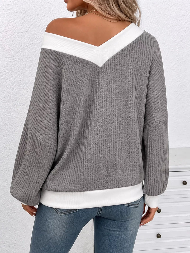 Waffle knit contrast trim V-neck pullover top