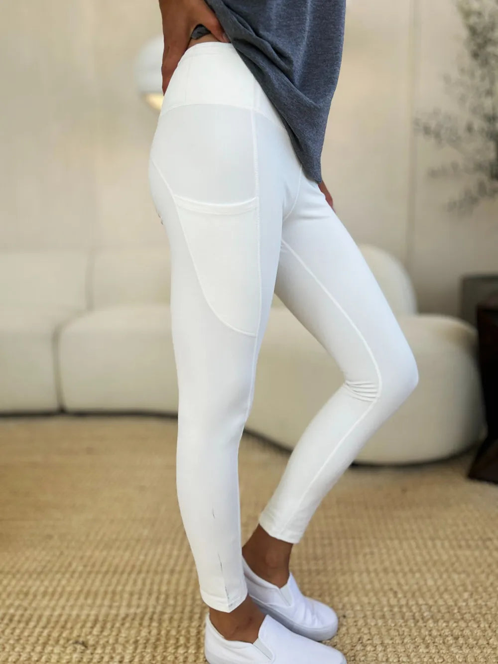 Wide waistband sports leggings with side pockets