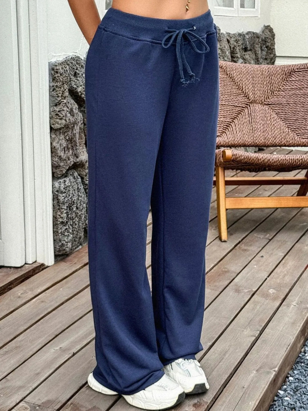 Drawstring wide-leg sweatpants with side pockets