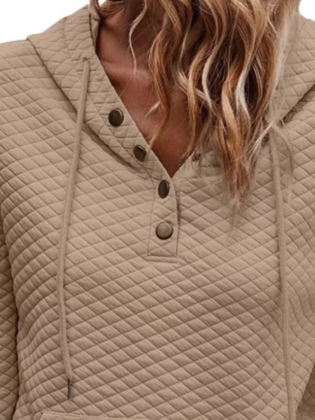 Diamond-textured drawstring pullover hoodie with button placket