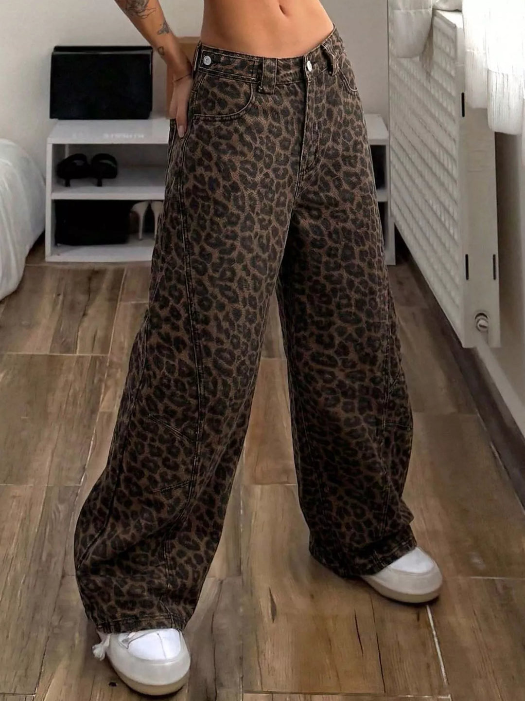 Leopard print wide-leg baggy jeans with five pockets