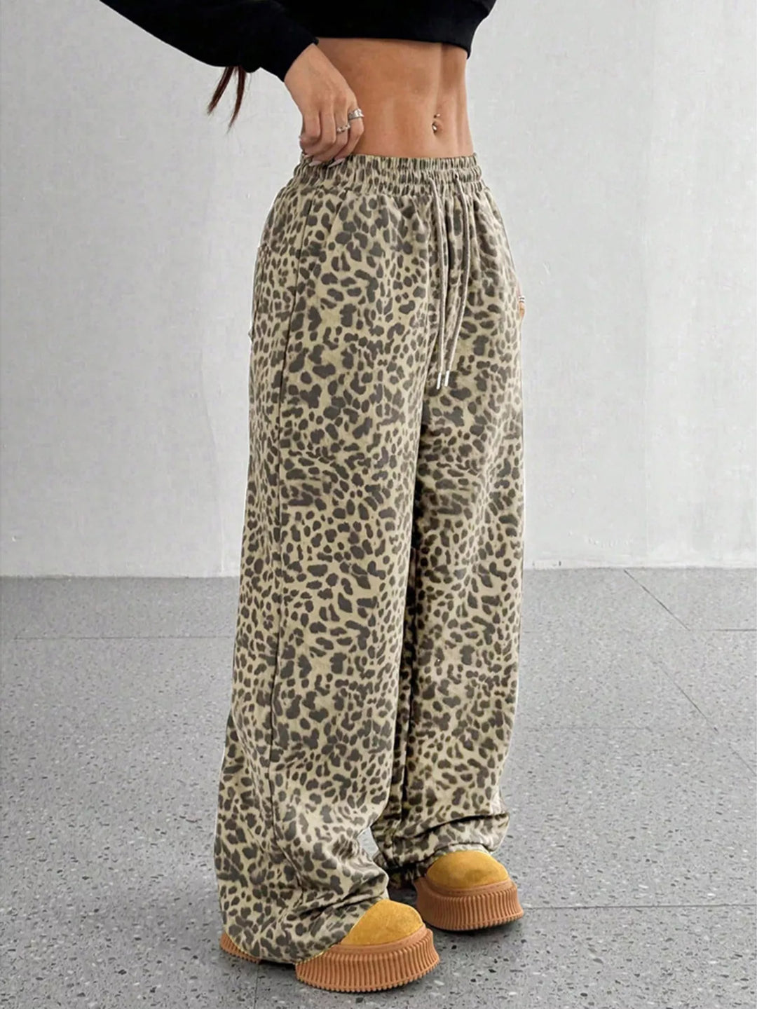 High-rise elastic waist wide leg pants with label patch