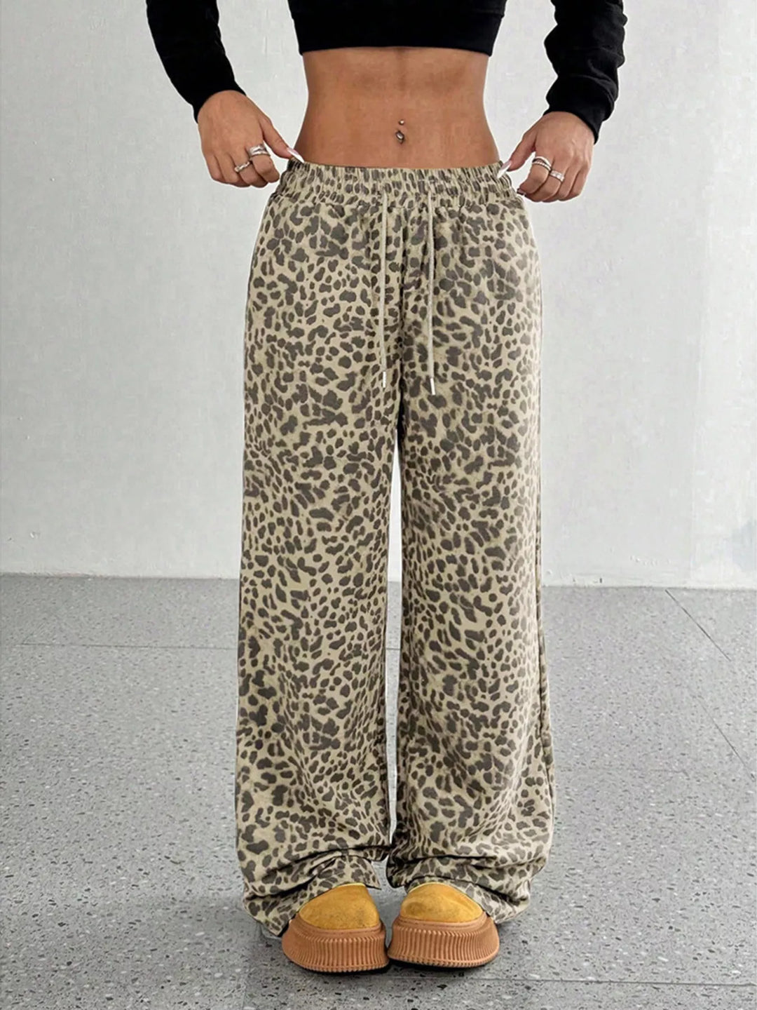 High-rise elastic waist wide leg pants with label patch