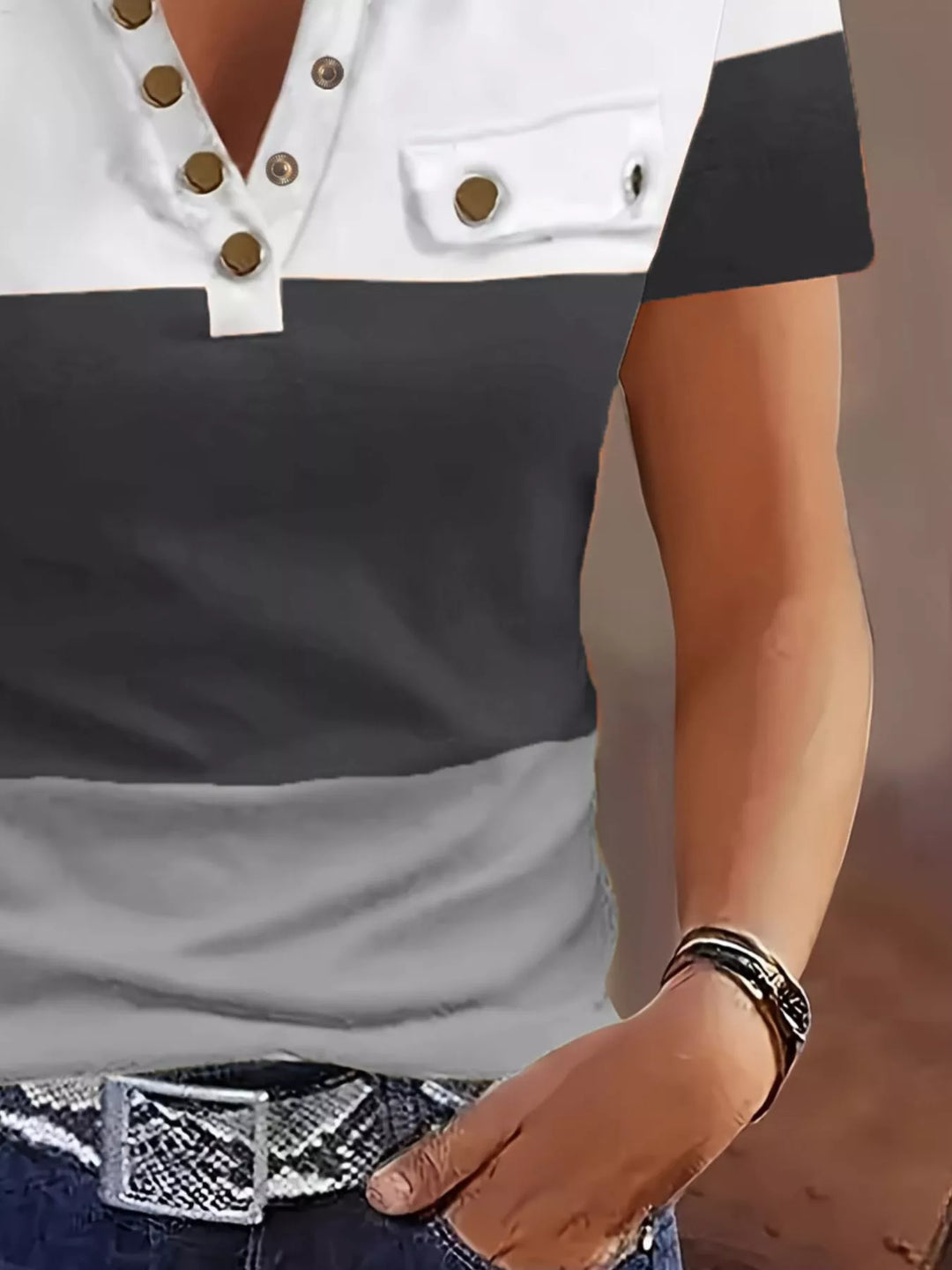 Color-block V-neck short sleeve tee with button placket