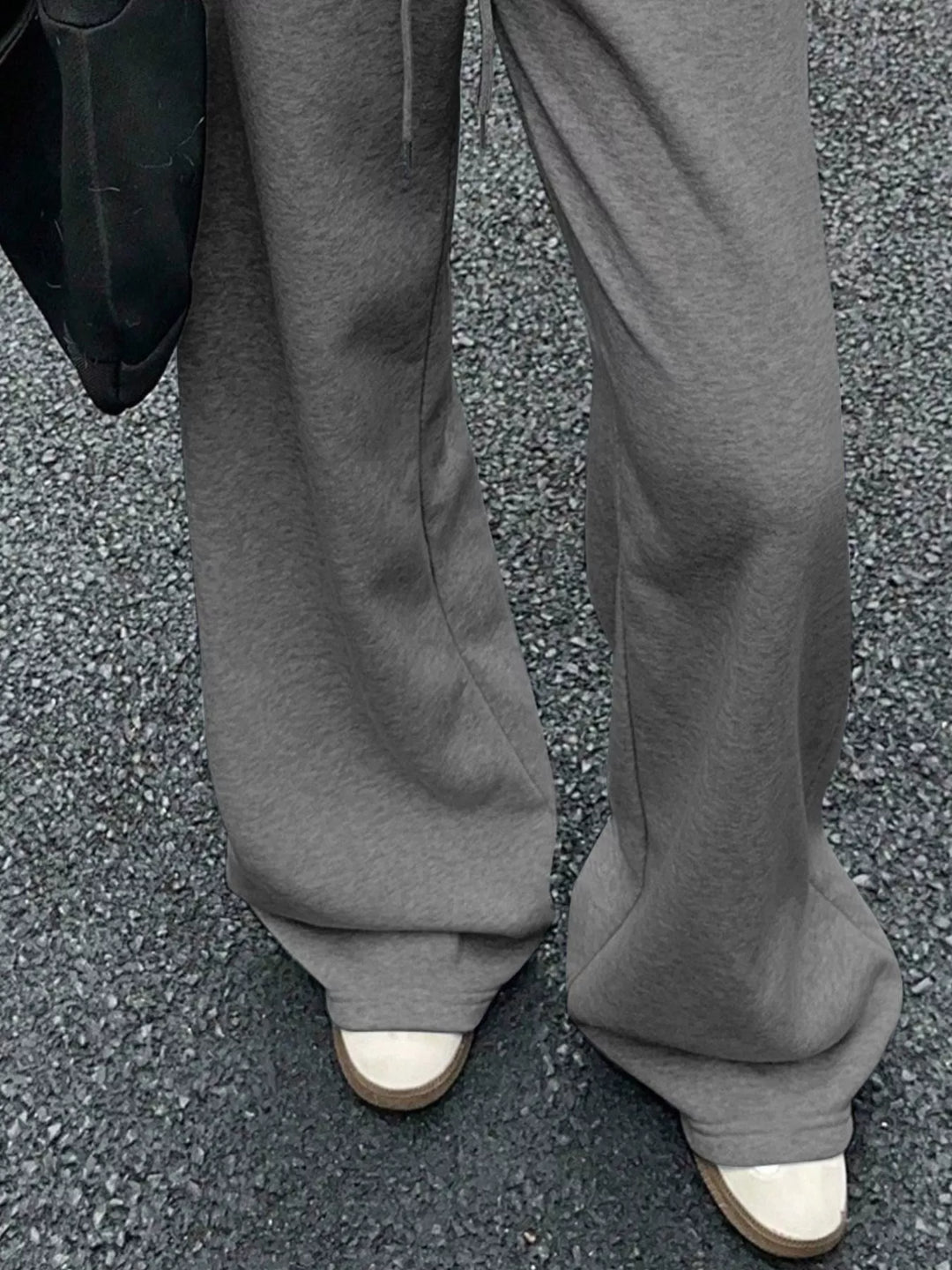Wide-leg drawstring sweatpants with side pockets