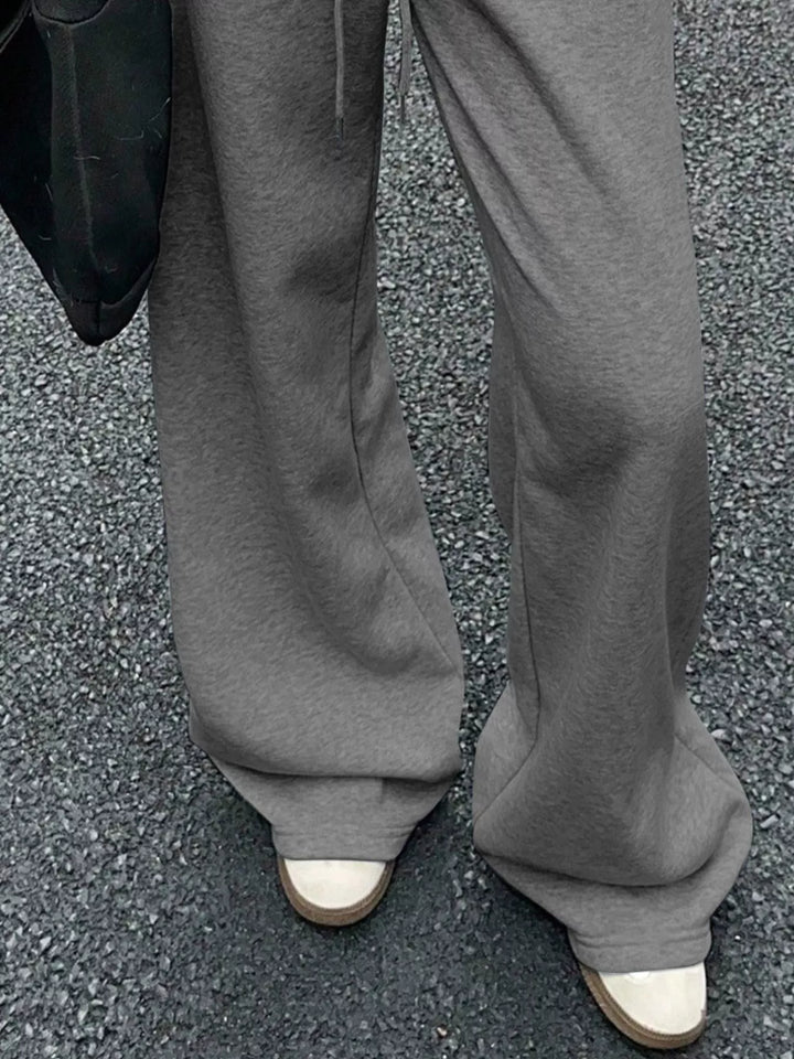 Wide-leg drawstring sweatpants with side pockets
