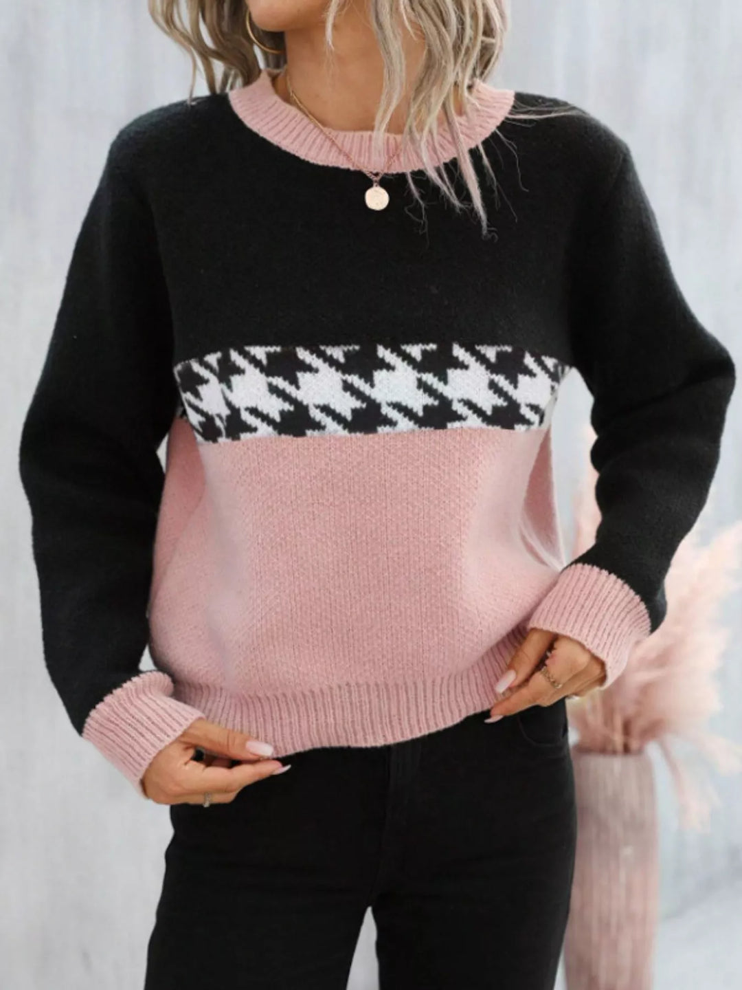 Color block houndstooth crew neck sweater
