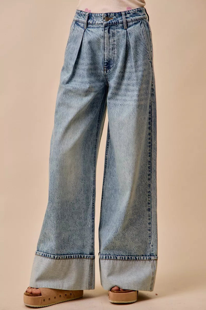 Mid-rise pleated wide leg jeans with cuffed hem