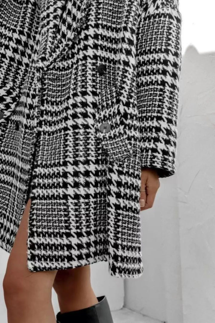 Houndstooth collared coat with long sleeves and pockets