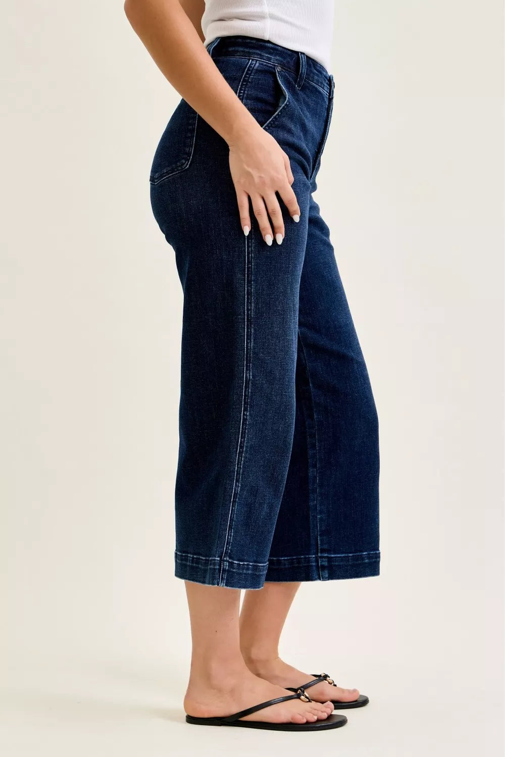 High-rise wide-leg cropped jeans with side pockets