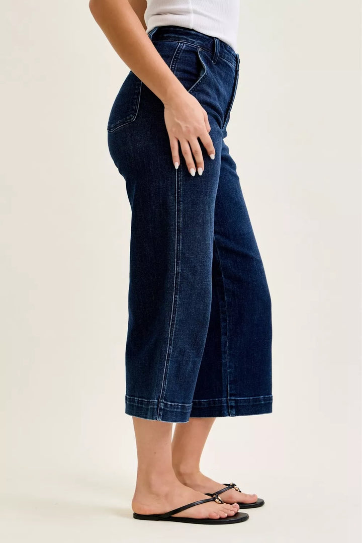 High-rise wide-leg cropped jeans with side pockets