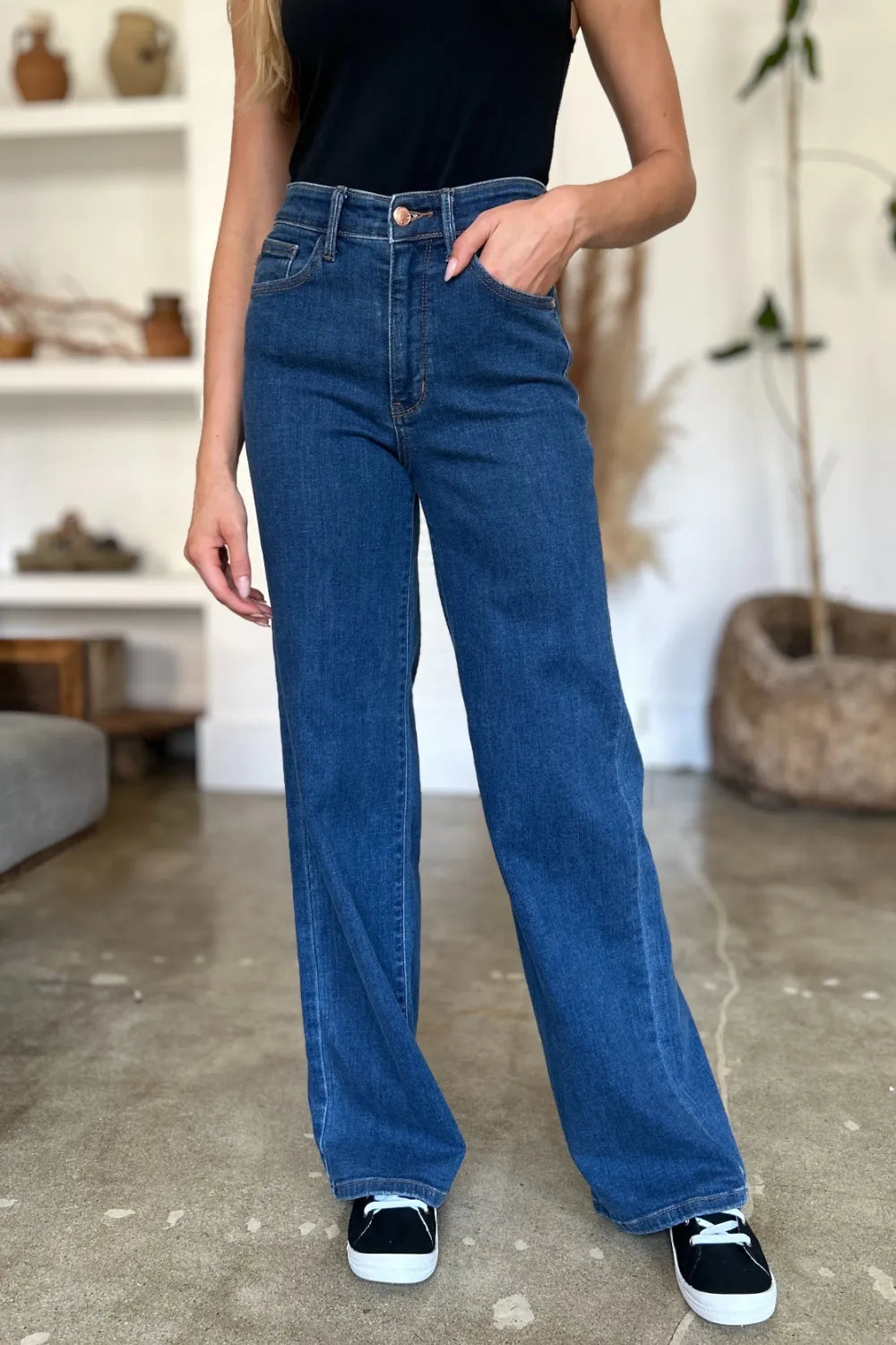 Medium Judy Blue full-size high-rise straight-leg jeans
