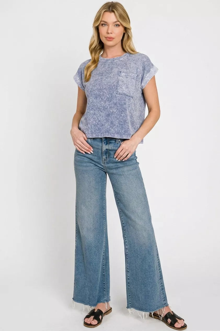 Snow-washed cotton cuffed sleeve tee with chest pocket