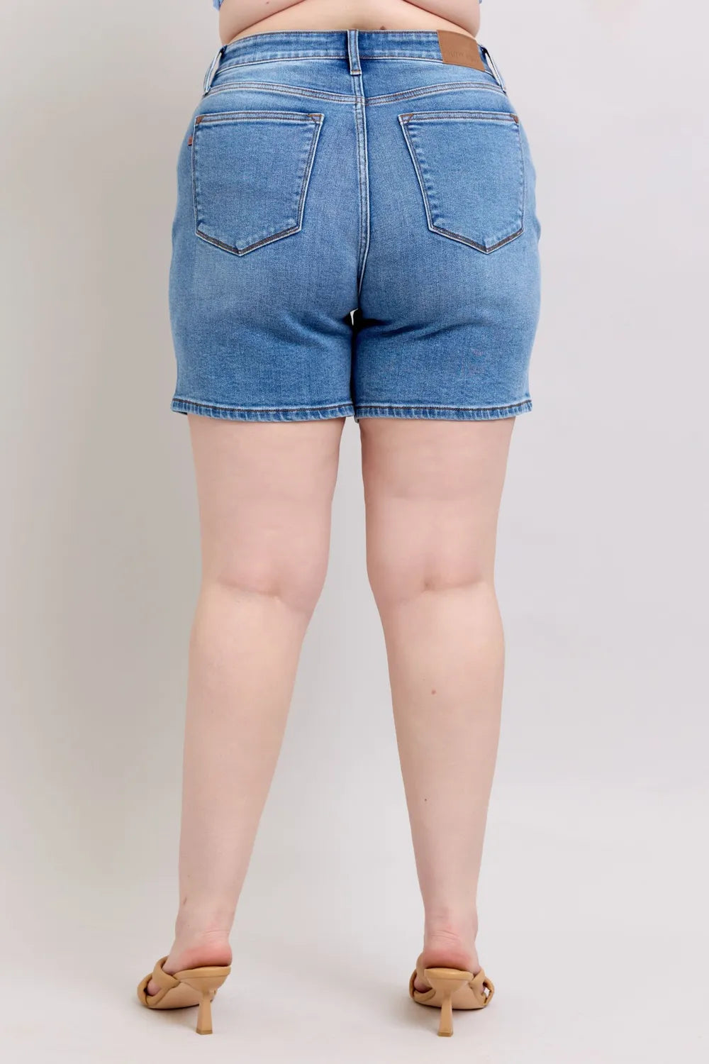 High-rise two-button denim shorts with 5-pocket style