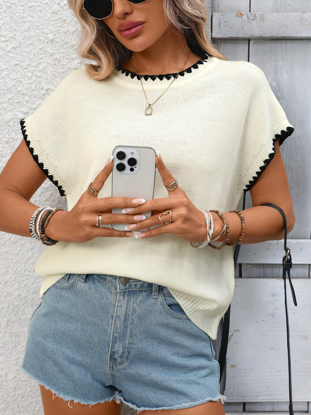 Contrast whipstitch trim short sleeve knit sweater