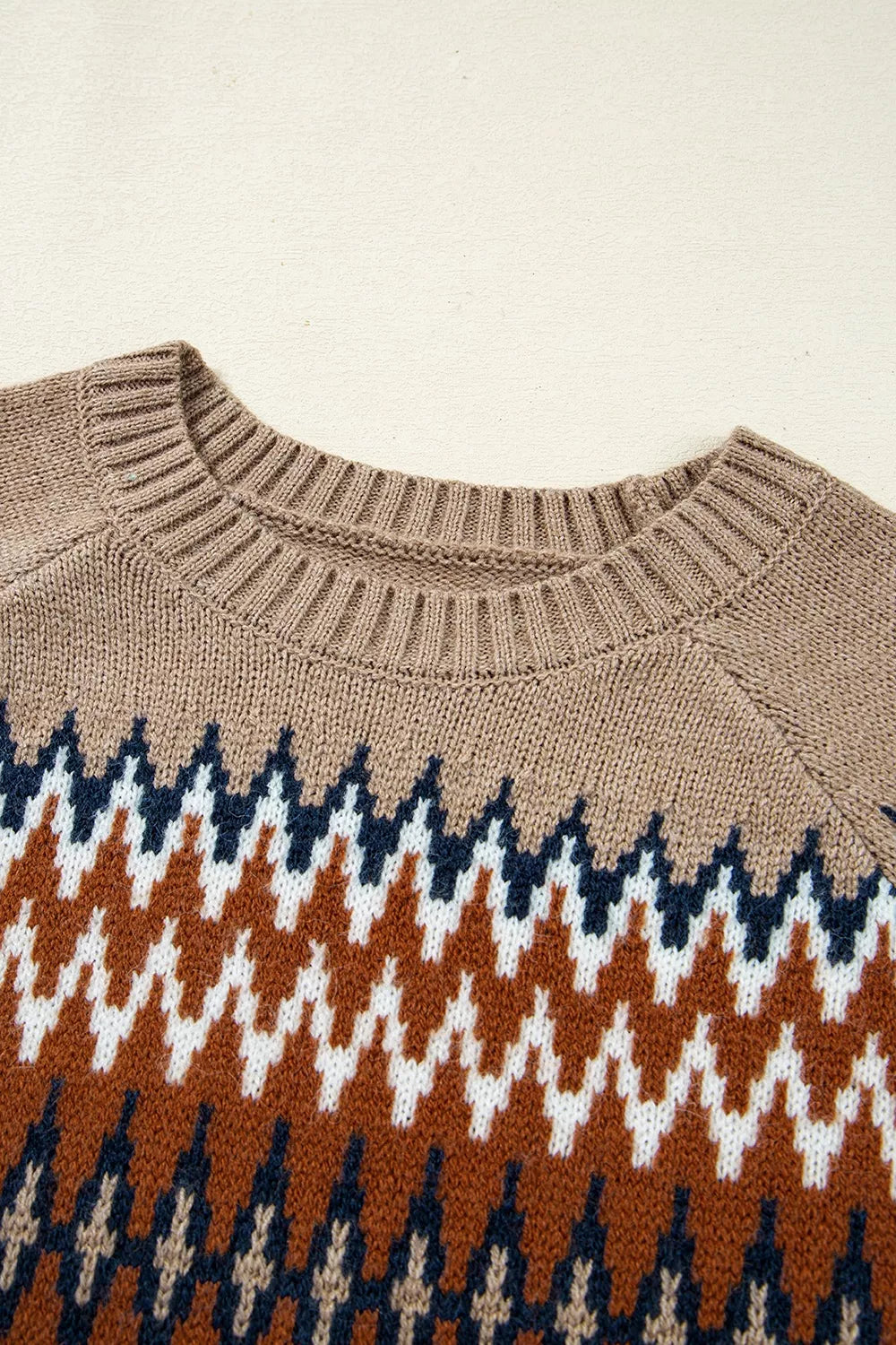 Geometric zigzag knit crew neck pullover sweater
