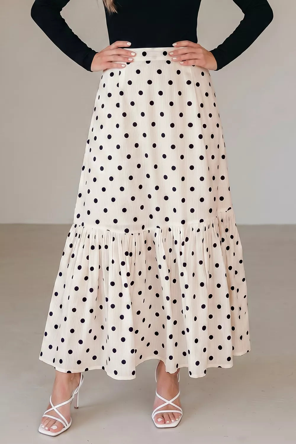 Polka dot ruffled maxi skirt with side slit and pockets