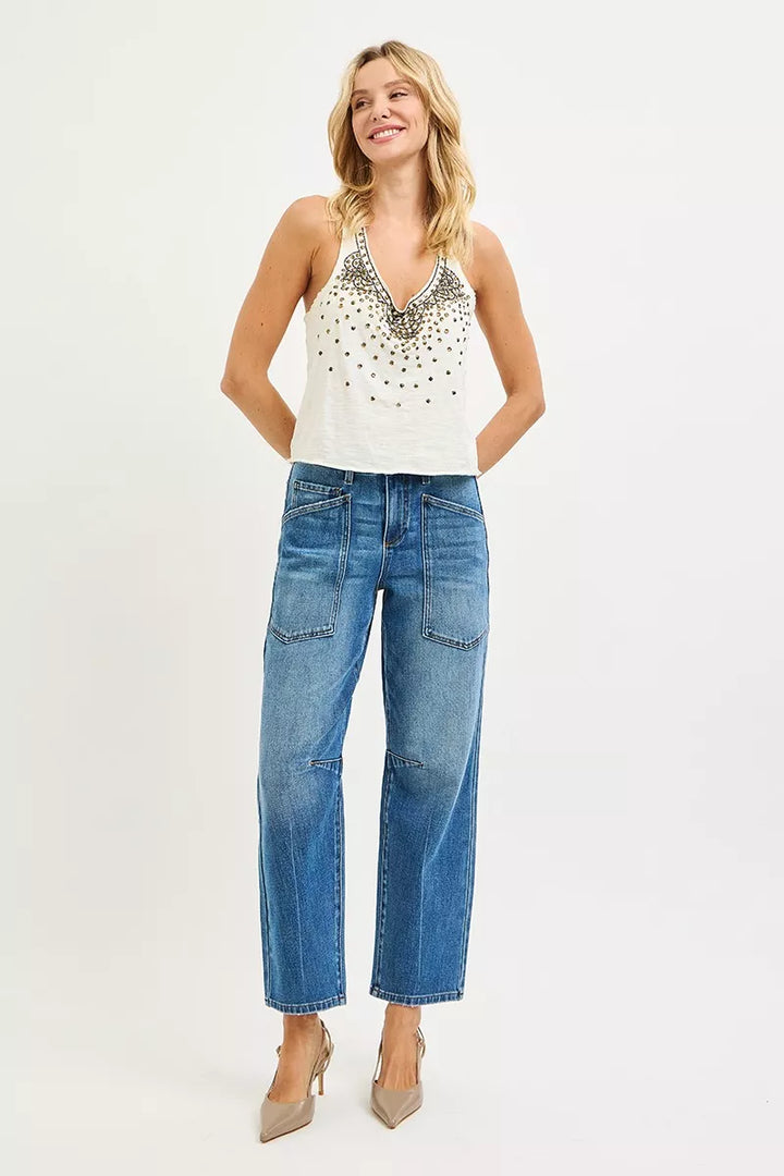 Mid-rise barrel leg jeans with front patch pockets