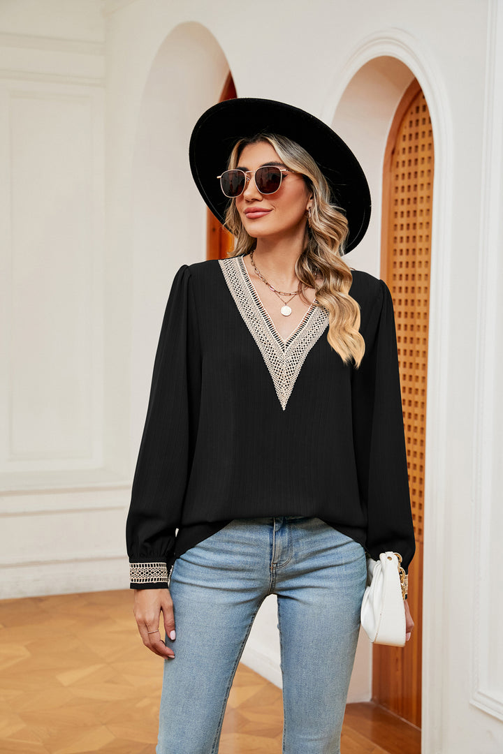 Contrast crochet trim V-neck puff sleeve blouse