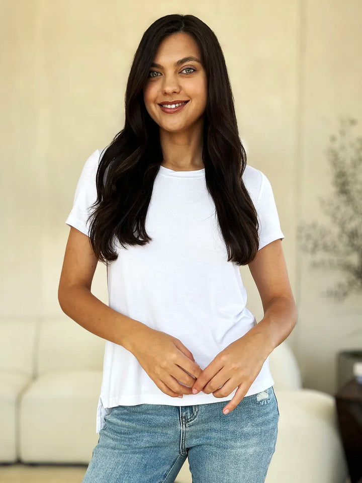 Round neck short sleeve tee with side slit hem