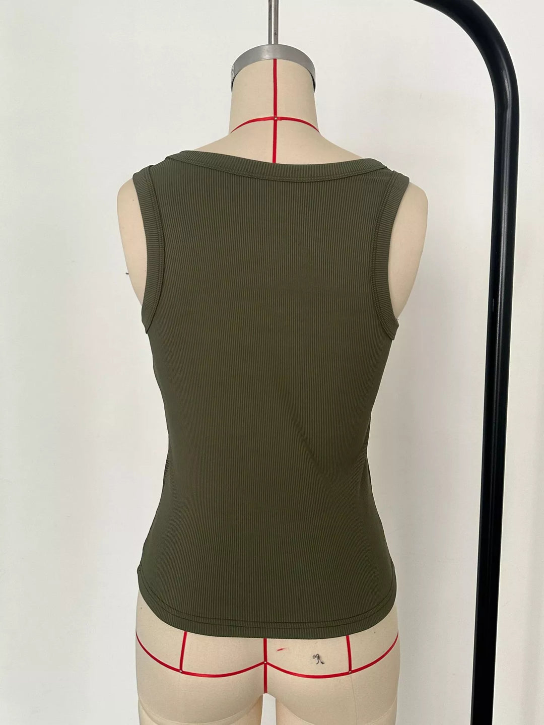 Ribbed knit cropped tank top with scoop neck