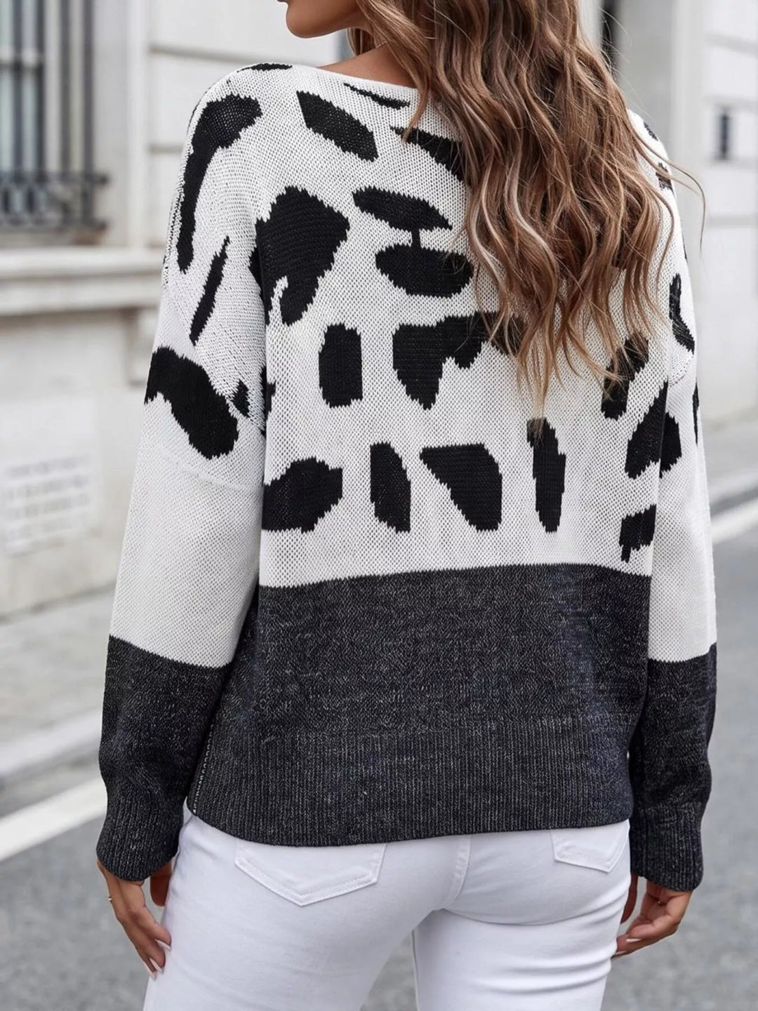 Leopard print one-shoulder knit sweater with ribbed cuffs