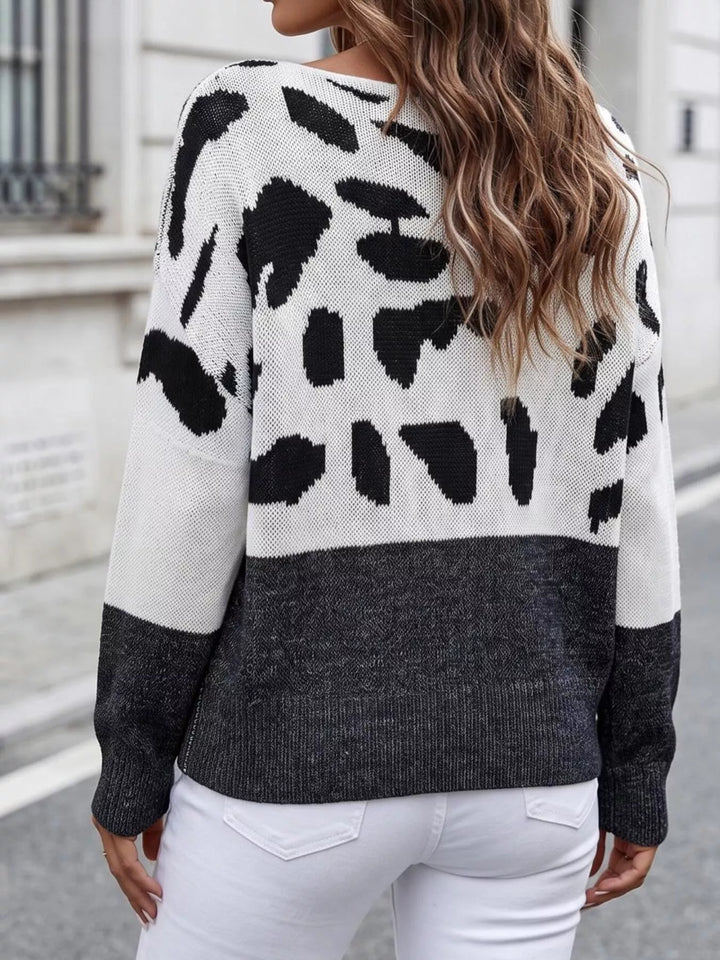 Leopard print one-shoulder knit sweater with ribbed cuffs