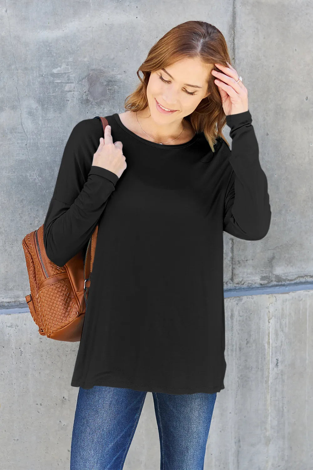 Black Dropped-shoulder round neck long sleeve knit top