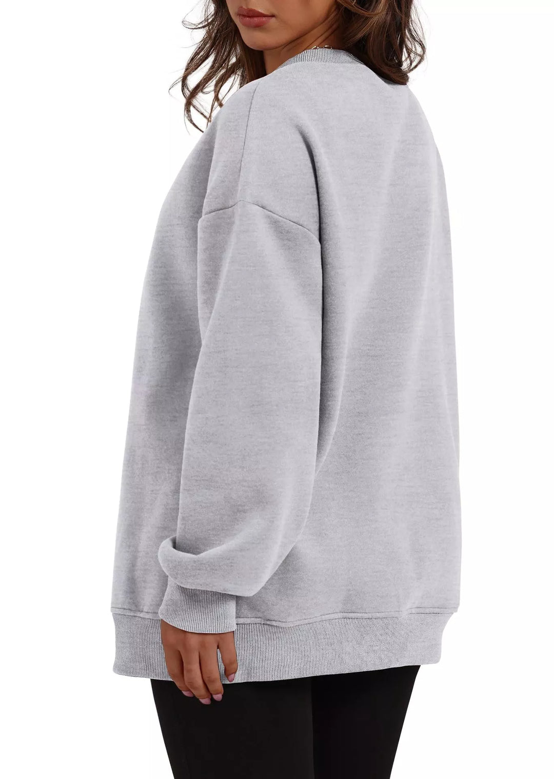 Relaxed crew neck sweatshirt with side pockets and slit hem