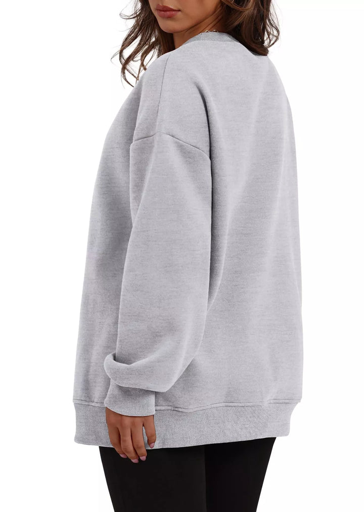 Relaxed crew neck sweatshirt with side pockets and slit hem