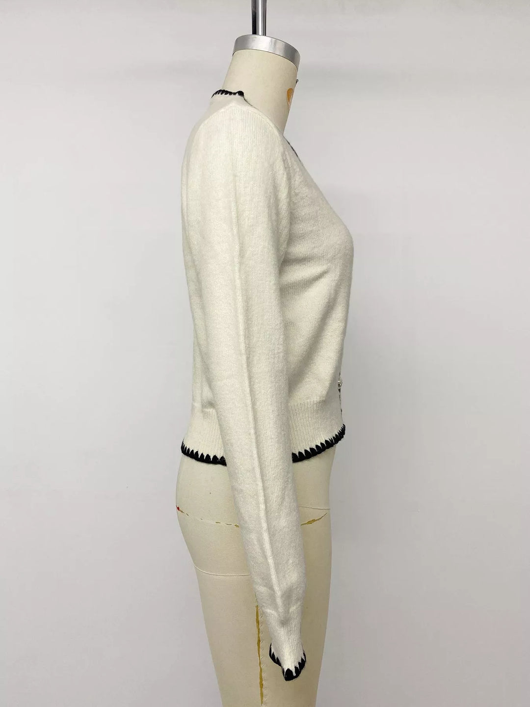 Contrast whipstitch trim V-neck button-front knit cardigan