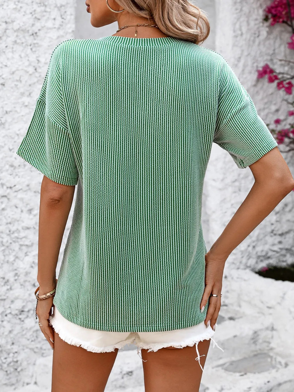 Ribbed V-neck dropped-shoulder tee with chest pocket