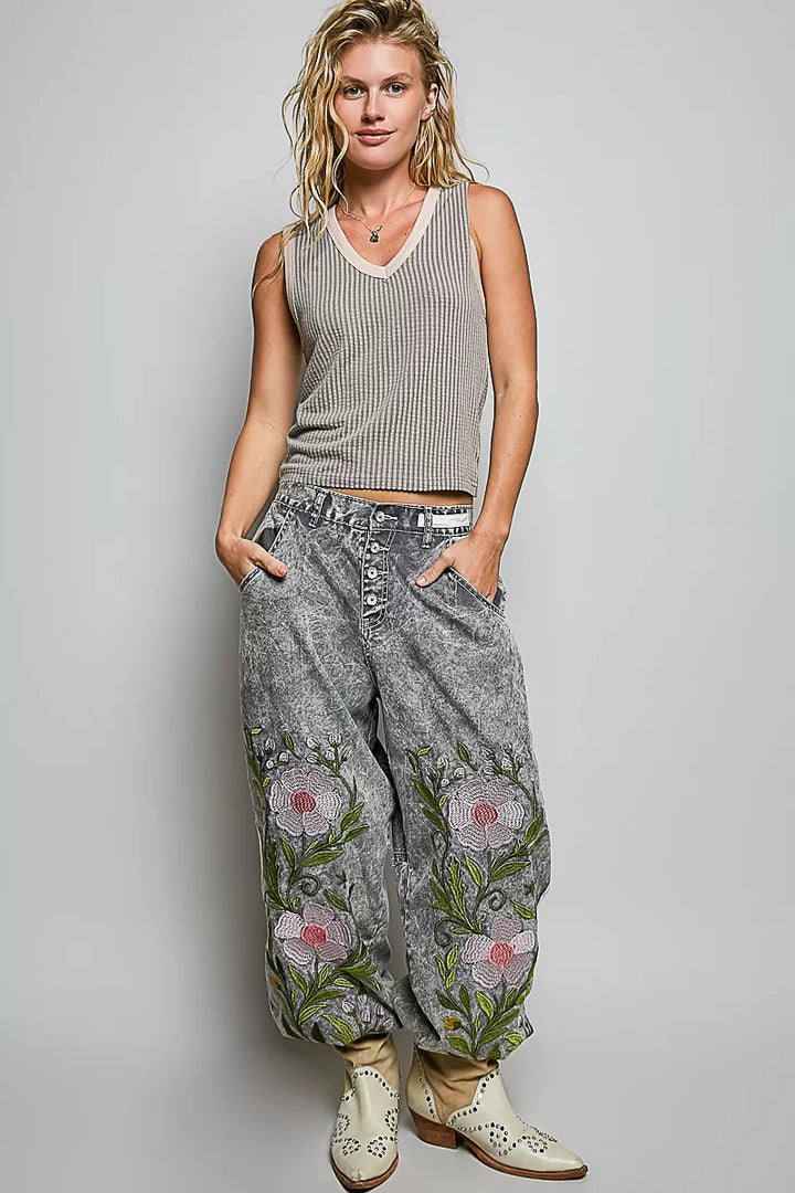 V-neck ribbed sleeveless tank with contrast trim