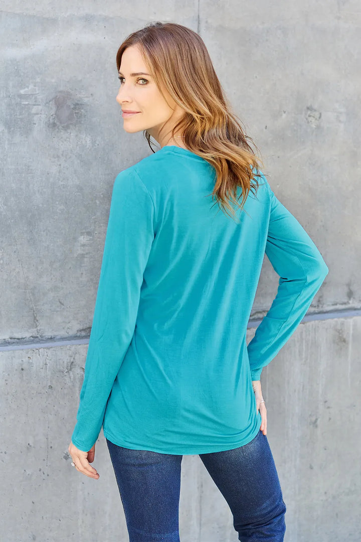 Crew neck long sleeve top with curved hem